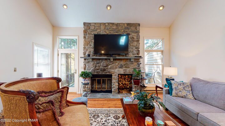 Property Photo:  2169 Oak Hill Drive  PA 18323 