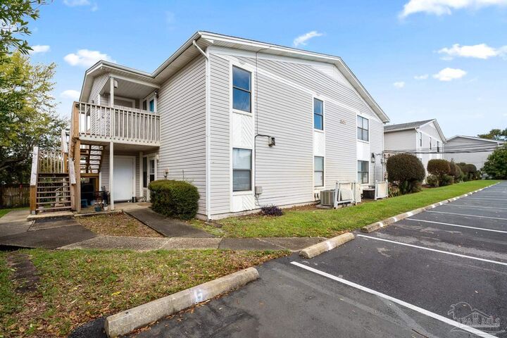 Property Photo:  1301 Redwood Ln A  FL 32563 