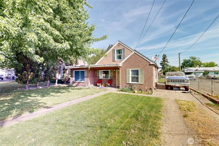 Property Photo:  530 SW 4th Street  WA 99324 