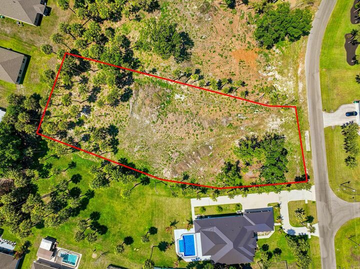 Property Photo:  2008 SW Leafy Road  FL 34953 