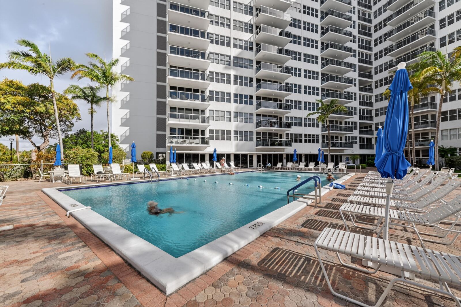 Property Photo:  3300 NE 36th Street 1415  FL 33308 