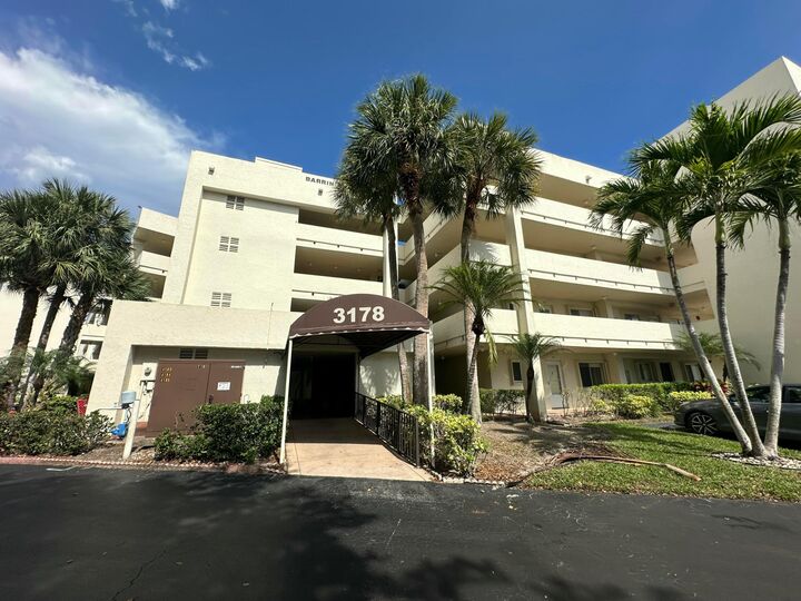 Property Photo:  3178 Via Poinciana 307  FL 33467 