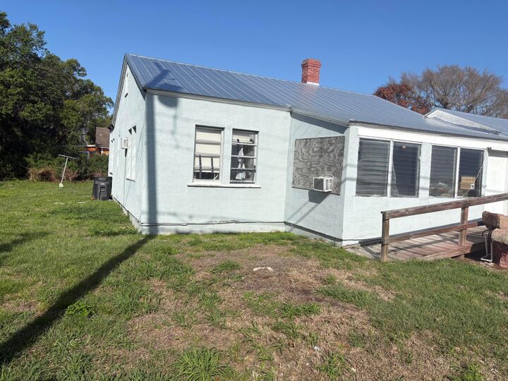 Property Photo: 701 S 13th Street FL 34950