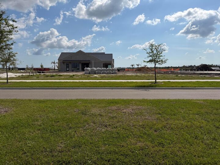 Property Photo: 1434 SE Garabaldi Cir Circle SE FL 32909