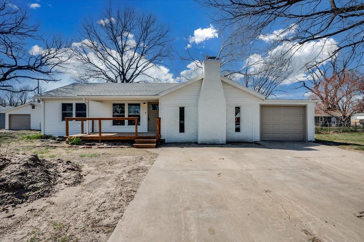 Property Photo: 2643 N Meridian Ave KS 67204-4627