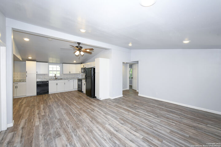 Property Photo:  600 Dawnridge Drive  TX 78065 