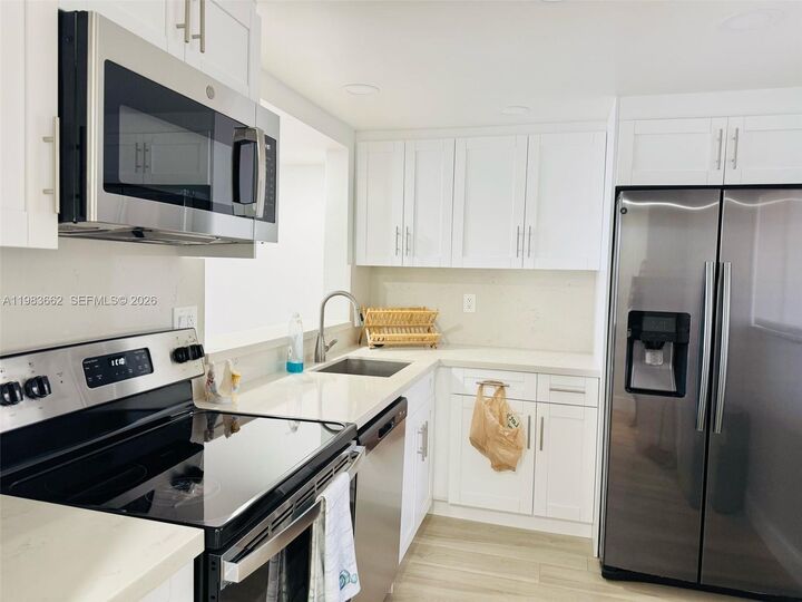 Property Photo: 8075 SW 107th Ave 310 FL 33173