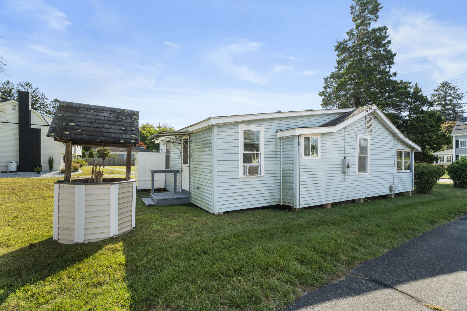 Property Photo:  13 College Street  CT 06475 