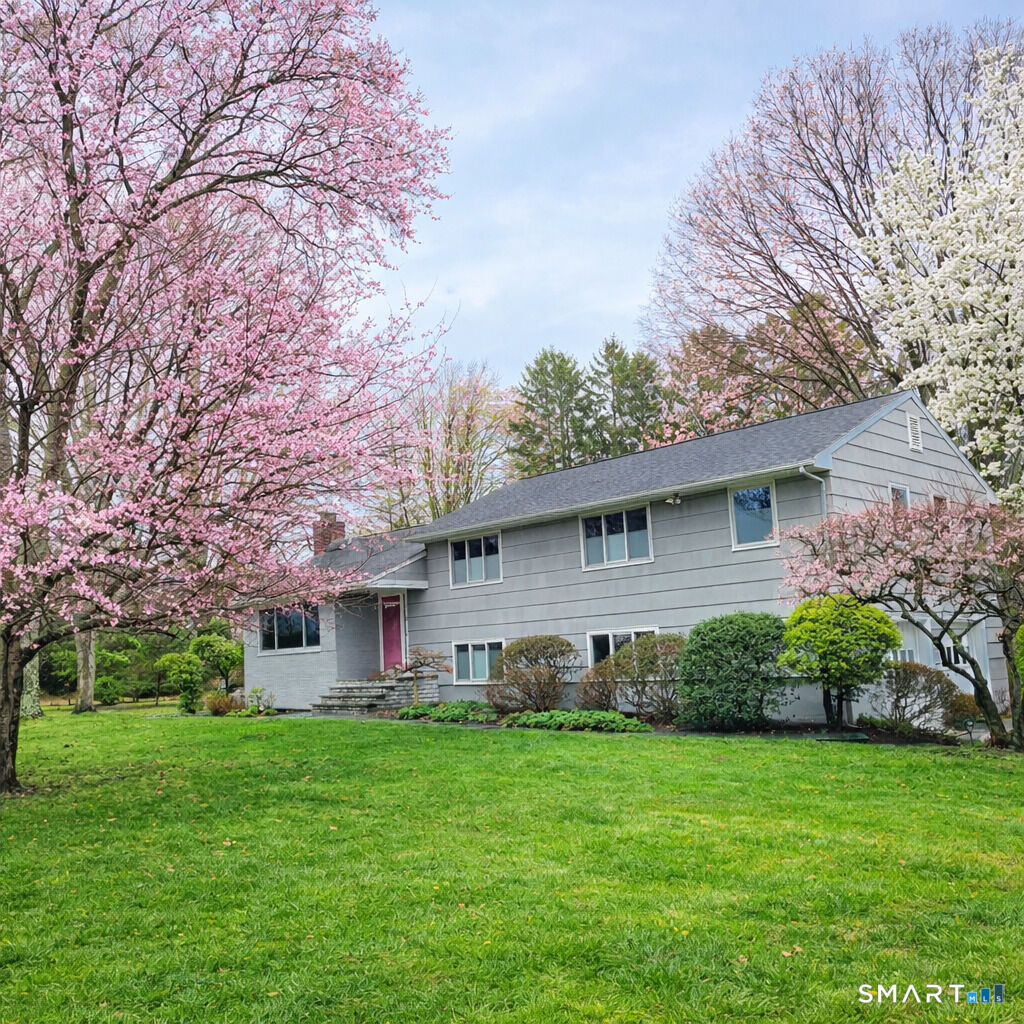Property Photo:  2 Rockyfield Road  CT 06880 