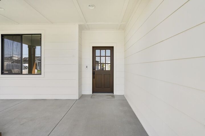 Property Photo:  12237 N Valencia Ave  WA 99218 