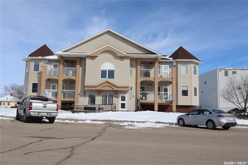 Property Photo: 226 3rd Avenue W 101 SK S0H 3R0