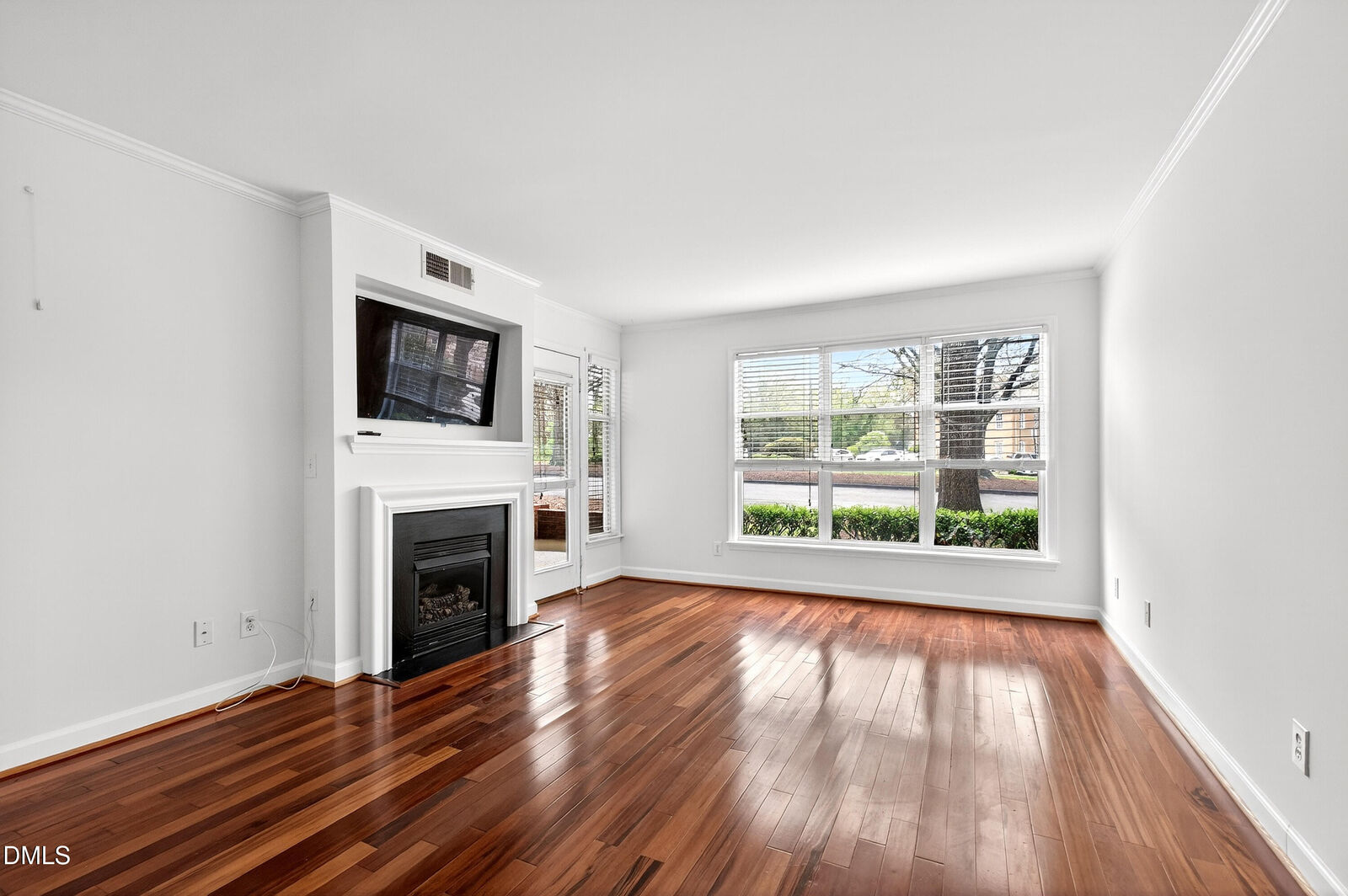 Property Photo: 1010 Nicholwood Drive 103 NC 27605