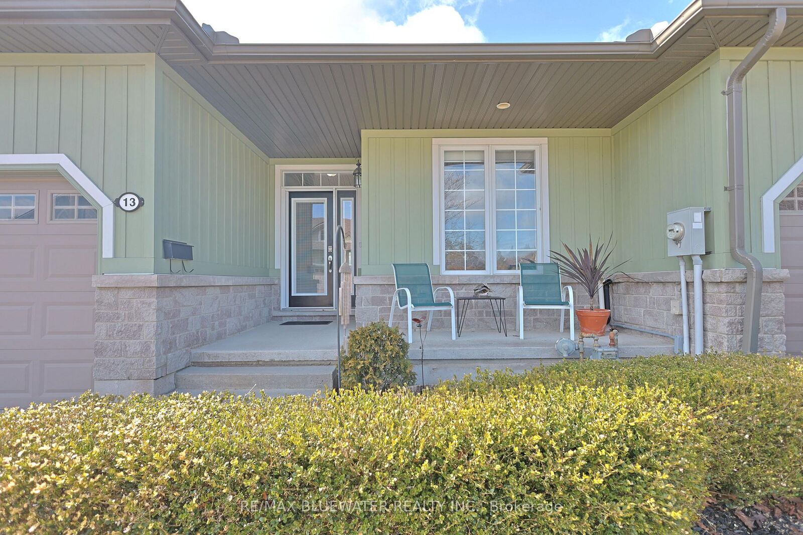 Property Photo: 13 Oakwood Links Lane ON N0M 1T0