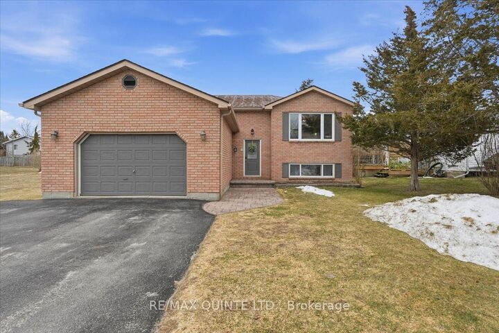 Property Photo: 4 Harbourview Crescent ON K0K 3L0