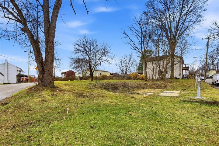 Property Photo:  811 Wall St  PA 15057 