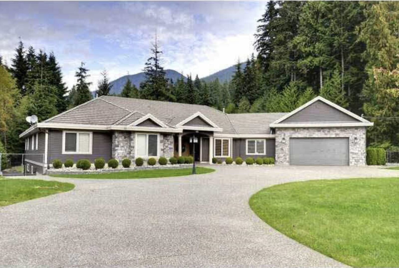 Property Photo: 815 Spence Way BC V3H 5H4