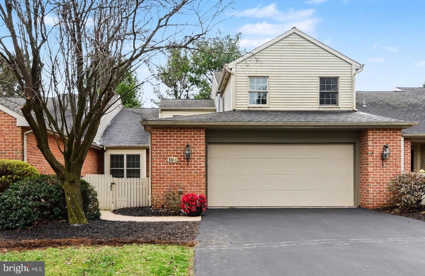 Property Photo:  104 Cambridge Drive  PA 17033 