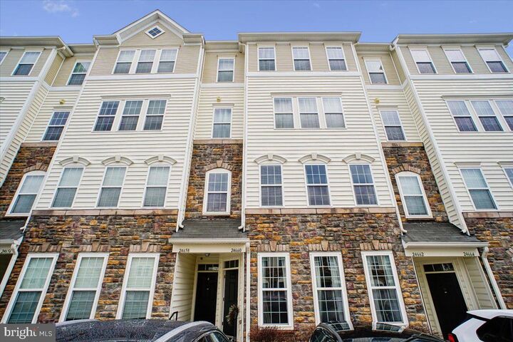 Property Photo:  24660 Byrne Meadow Square  VA 20105 