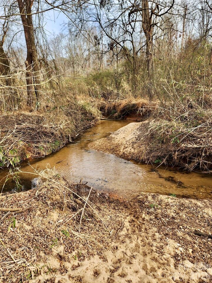 Property Photo:  209 Retro Lane  NC 28625 