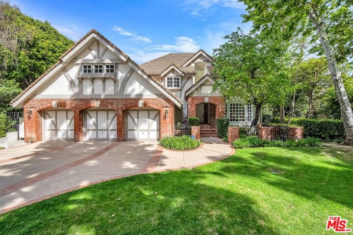 Property Photo:  3225 Iredell Ln  CA 91604 