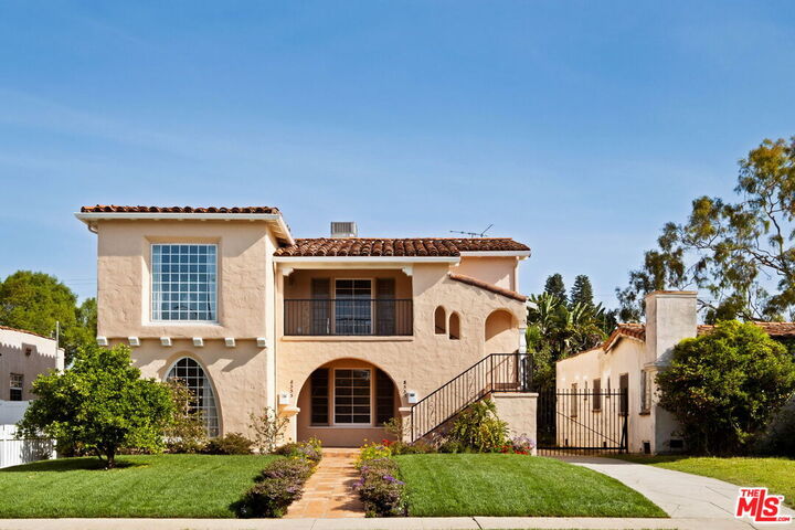 Property Photo: 8553 Pickford St CA 90035