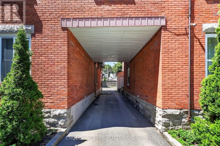 Property Photo:  22-24 St Francis Street  ON K1Y 1W5 