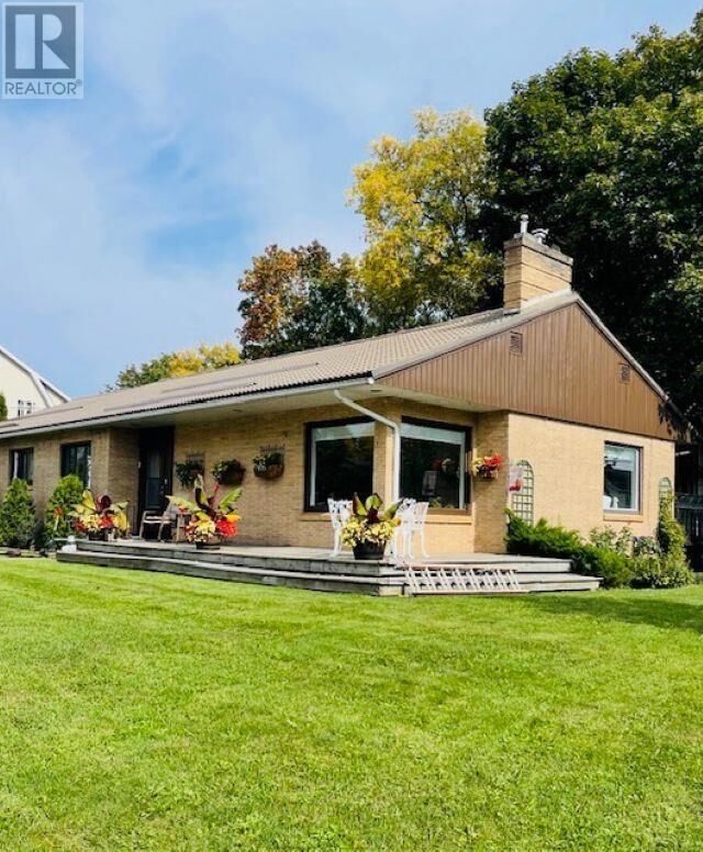 Photo de la propriété:  112 Upton Rd  ON P6A 3W1 