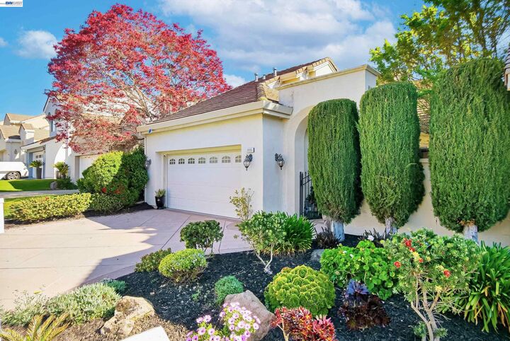 Property Photo: 2035 Canyon Lakes Dr CA 94582