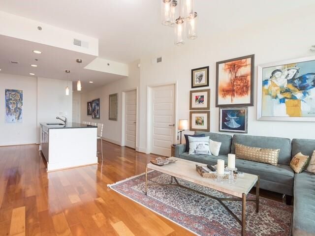 Property Photo:  1080 Peachtree Street NE 1904  GA 30309 