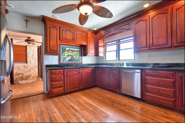 Property Photo:  1104 Moore Street  TX 79902 