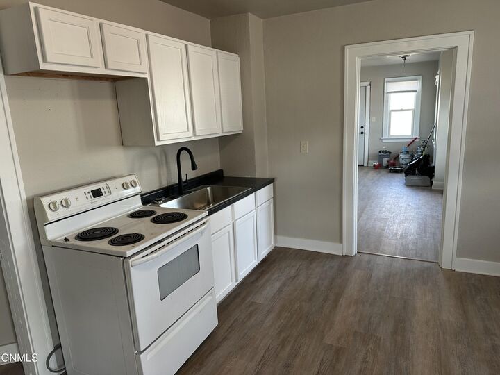 Property Photo:  1121 12th Street  ND 58501 