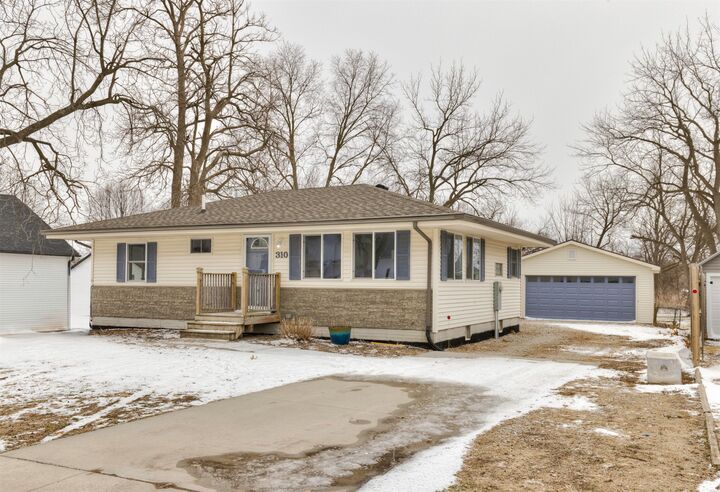 Property Photo: 310 2nd Street NW IA 50169
