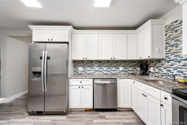 Property Photo:  10 Sunnyside Drive  NY 11789 