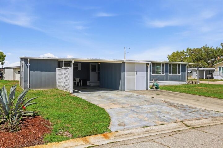 Property Photo: 1112 46th Avenue Drive E FL 34222