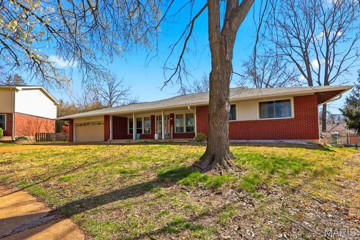 Property Photo:  1500 Heirloom Court  MO 63146 