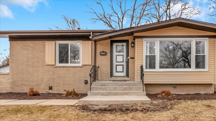 Property Photo:  406 N Park Drive  IL 60425 