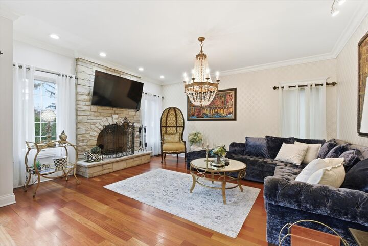 Property Photo:  395 S Scott Street  IL 60126 