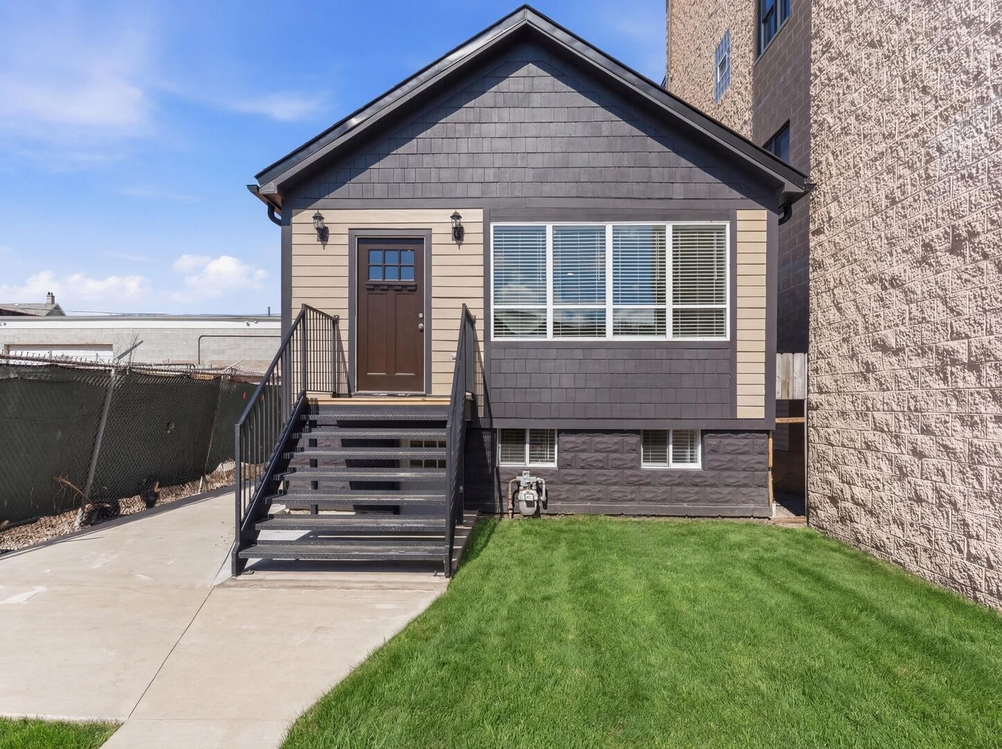 Property Photo:  638 W 47th Street  IL 60609 