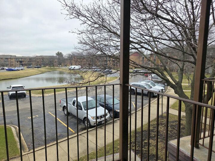Property Photo:  649 N Briar Hill Lane 3  IL 60101 