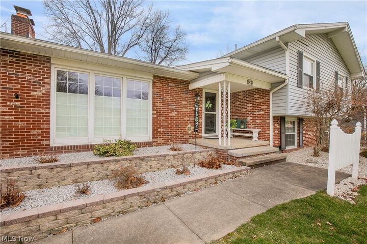 Property Photo:  850 Robinson Avenue  OH 44203 