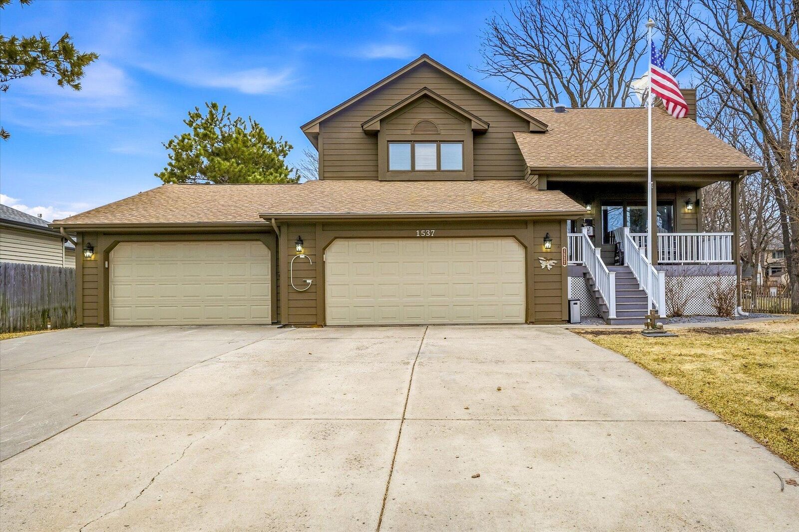 Property Photo: 1537 148th Avenue NW MN 55304