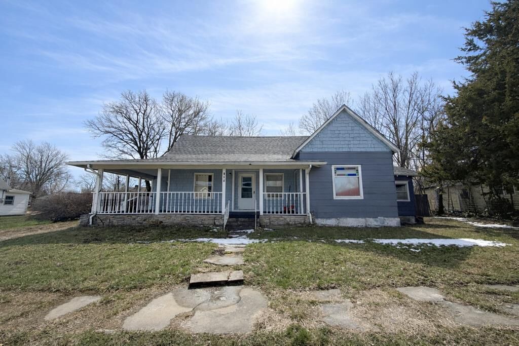 Property Photo:  950 E Main Street  MO 64625 