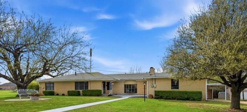 Property Photo:  1106 Central Avenue  TX 76230 