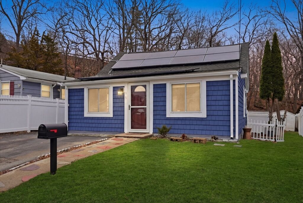 Property Photo:  86 Indian Rd  MA 02451 