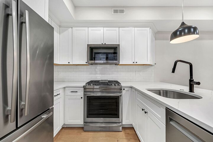 Property Photo:  5 Garden Ct 3  MA 02113 