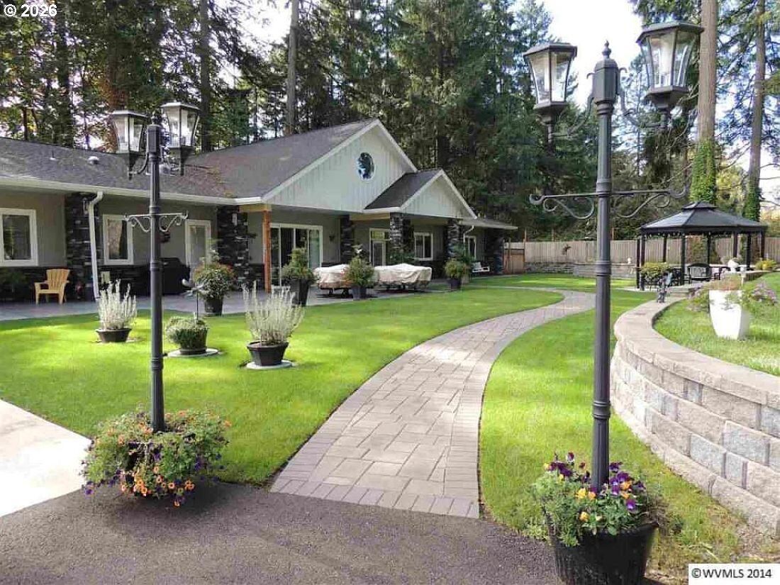 Property Photo: 1340 NW Shady Ln NW OR 97321