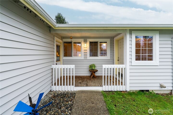 Property Photo:  512  Walnut Avenue  WA 98294 