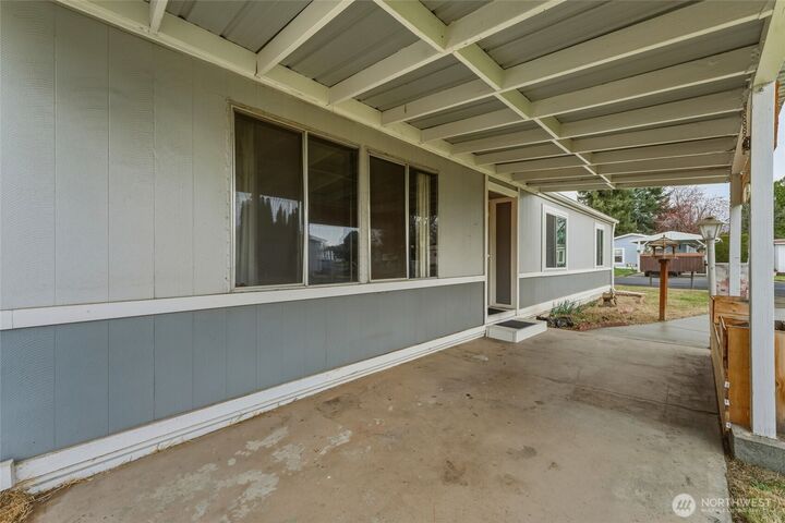Property Photo:  806 SE Mockingbird Drive  WA 99324 