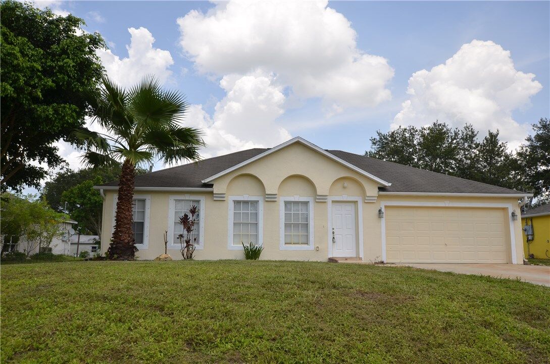 Property Photo: 8846 104th Avenue FL 32967