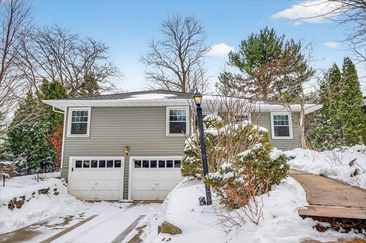 Property Photo:  9 Frederick Circle  WI 53711 